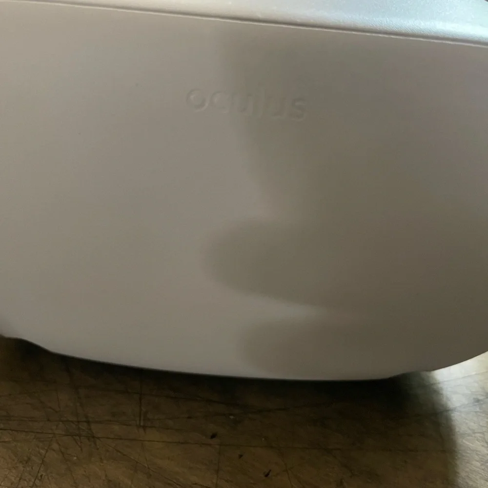 Oculus quest 2 Gently Used!!!